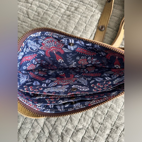 Lyons Leather Co. Green Leather Crossbody Small Bee - Picture 10 of 12